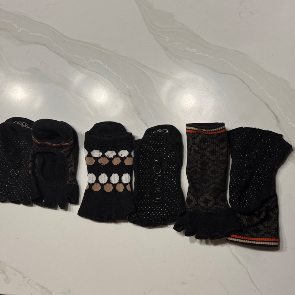 3 Pack of Toesox mixed browns/blacks/orange colors